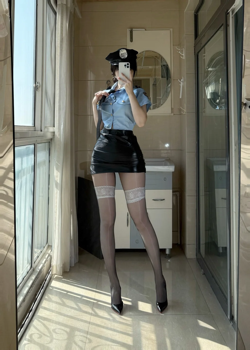 不可爱羚 - 高价定制 女警制服 [48P,8V-1.04GB] tg@simisebaisi 【丝足阁】024.webp